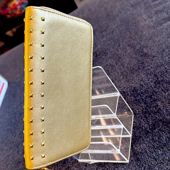 Badgley Mischka Vegan Leather Gold Studded Zippered Wallet (EUC) - Picture 14 of 17